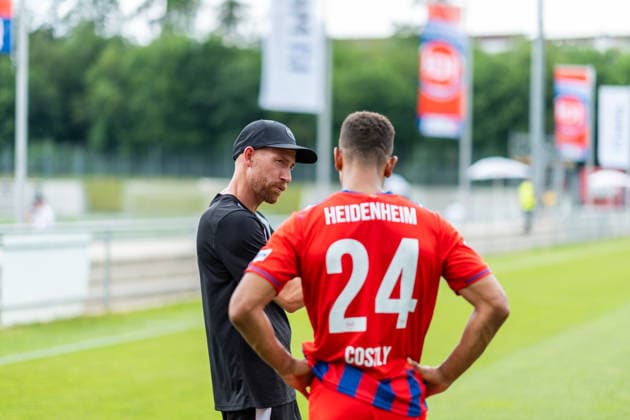 Marc Schnatterer (FC Heidenheim, Co-Trainer) im Gespraech mit Marcel Costly (FC Heidenheim, 24)), 1.FC Heidenheim, Trainingsauftakt, Fußball, 2. Bundesliga, Saison 2026 2027, 28.06.2026, 1.FC Heidenheim, Trikotvorstellung, Fußball, 2. Bundesliga, Saison 2026 2027, 28.06.2026 Heidenheim *** Marc Schnatterer of FC Heidenheim, assistant coach, in conversation with Marcel Costly of FC Heidenheim, 24, 1 FC Heidenheim, start of training, soccer, 2. Bundesliga, 2026–2027 season, June 28, 2026, 1. FC Heidenheim, jersey unveiling, soccer, 2. Bundesliga, 2026–2027 season, June 28, 2026, Heidenheim Copyright: xEibner-Pressefoto MaxxVogelx EP_MVL