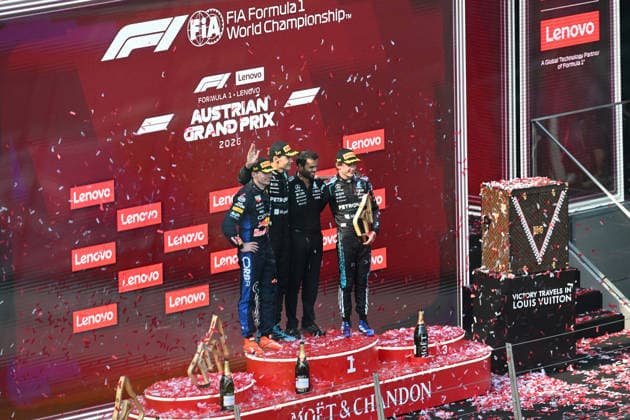 28.06.2026, xsvx, Motorsport FIA Formel 1, Grand Prix von Österreich v.l. Max Verstappen (Oracle Red Bull Racing) Startnummer 3 George Russell (Mercedes AMG Petronas) Startnummer 63 Andrea Kimi Antonelli (Mercedes AMG Petronas) Startnummer 12 auf dem Podium (FIA REGULATIONS PROHIBIT ANY USE OF PHOTOGRAPHS as IMAGE SEQUENCES and or QUASI-VIDEO) Zeltweg-Spielberg *** June 28, 2026, xsvx, Motorsport FIA Formula 1, Austrian Grand Prix: Max Verstappen (Oracle Red Bull Racing, No. 3), George Russell (Mercedes AMG Petronas, No. 63), and Andrea Kimi Antonelli (Mercedes AMG Petronas, No. 12) on the podium. FIA REGULATIONS PROHIBIT ANY USE OF PHOTOGRAPHS AS IMAGE SEQUENCES AND OR QUASI-VIDEO Zeltweg Spielberg