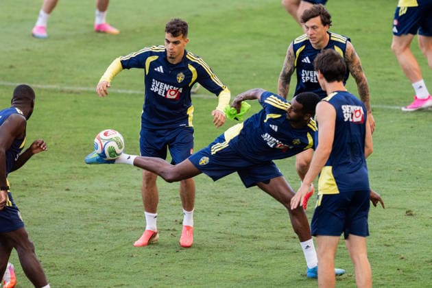 260628 Yasin Ayari, Alexander Isak and Victor Nilsson Lindelöf of the Swedish national football team at a training session during day 18 of the FIFA World Cup, WM, Weltmeisterschaft, Fussball 2026 on June 28, 2026 in Dallas. Photo: Petter Arvidson BILDBYRAN kod PA PA1263 fotboll football soccer fotball vm fotbolls-vm fotball-vm fotbolls-vm 2026 fifa world cup 2026 träning practice training sverige sweden sverige a day 18 bbeng *** June 28, 2026: Yasin Ayari, Alexander Isak, and Victor Nilsson Lindelöf of the Swedish national soccer team at a training session on Day 18 of the 2026 FIFA World Cup on June 28, 2026 in Dallas. Photo by Petter Arvidson, BILDBYRAN. Code: PA PA1263. soccer, football, soccer World Cup, 2026 FIFA World Cup, training, Sweden, Sweden A, day 18 bbeng  Copyright: PETTERxARVIDSON BB260628PA005