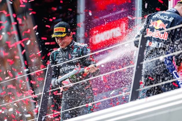 Andrea Kimi Antonelli (Mercedes AMG Petronas F1 Team, 12) und Max Verstappen (Oracle Red Bull Racing, 01) bespritzen sich mit Champagner, Grosser Preis von Oesterreich, Motorsport, Formel 1, Saison 2026, 28.06.2026 Grosser Preis von Oesterreich, Motorsport, Formel 1, Saison 2026, 28.06.2026 Spielberg *** Andrea Kimi Antonelli of the Mercedes AMG Petronas F1 Team, No. 12, and Max Verstappen of Oracle Red Bull Racing, No. 01, spray each other with champagne; Austrian Grand Prix, Motorsports, Formula 1, 2026 Season, June 28, 2026 Austrian Grand Prix, Motorsports, Formula 1, 2026 Season, June 28, 2026 Spielberg Copyright: xEibner-Pressefoto AlexanderxNeisx EP_ANS