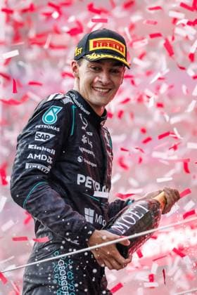 George Russell (Mercedes AMG Petronas F1 Team, 63) feiert seinen Sieg mit Champagner, Grosser Preis von Oesterreich, Motorsport, Formel 1, Saison 2026, 28.06.2026 Grosser Preis von Oesterreich, Motorsport, Formel 1, Saison 2026, 28.06.2026 Spielberg *** George Russell of the Mercedes AMG Petronas F1 Team, No. 63, celebrates his victory with champagne, Austrian Grand Prix, Motorsports, Formula 1, 2026 Season, June 28, 2026 Austrian Grand Prix, Motorsports, Formula 1, 2026 Season, June 28, 2026 Spielberg Copyright: xEibner-Pressefoto AlexanderxNeisx EP_ANS