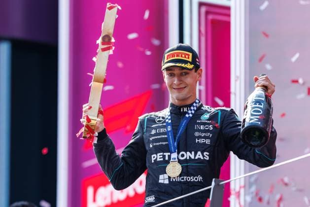 George Russell (Mercedes AMG Petronas F1 Team, 63) bejubelt seinen Sieg, Grosser Preis von Oesterreich, Motorsport, Formel 1, Saison 2026, 28.06.2026 Grosser Preis von Oesterreich, Motorsport, Formel 1, Saison 2026, 28.06.2026 Spielberg *** George Russell of the Mercedes AMG Petronas F1 Team, 63, celebrates his victory at the Austrian Grand Prix, Motorsports, Formula 1, 2026 Season, June 28, 2026 Austrian Grand Prix, Motorsports, Formula 1, 2026 Season, June 28, 2026 Spielberg Copyright: xEibner-Pressefoto AlexanderxNeisx EP_ANS