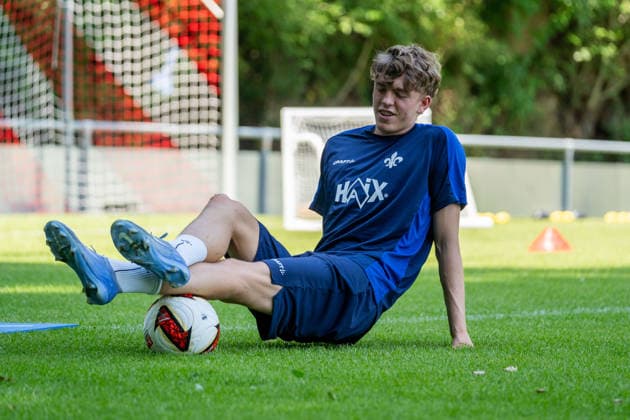 Freisteller Nicolas Verkooijen (SV Darmstadt 98, 10) mit Ball beim Training, GER, Trainingsauftakt SV Darmstadt 98, Fussball, 2. Bundesliga, Saison 2026 2027, 28.06.2026, DFL REGULATIONS PROHIBIT ANY USE OF PHOTOGRAPHS AS IMAGE SEQUENCES AND OR QUASI-VIDEO, GER, Trainingsauftakt SV Darmstadt 98, Fussball, 2. Bundesliga, Saison 2026 2027, 28.06.2026 Lindenfels-Winterkasten *** Close-up of Nicolas Verkooijen of SV Darmstadt 98, No. 10, with the ball during training, GER, SV Darmstadt 98 training kickoff, soccer, 2. Bundesliga, 2026–2027 season, June 28, 2026, DFL regulations prohibit any use of photographs as image sequences and or quasi-video, GER, SV Darmstadt 98 training kickoff, soccer, 2. Bundesliga, 2026–2027 season, June 28, 2026, Lindenfels Winterkasten Copyright: xEibner-Pressefoto Jan-NiclasxGrox EP_JGG