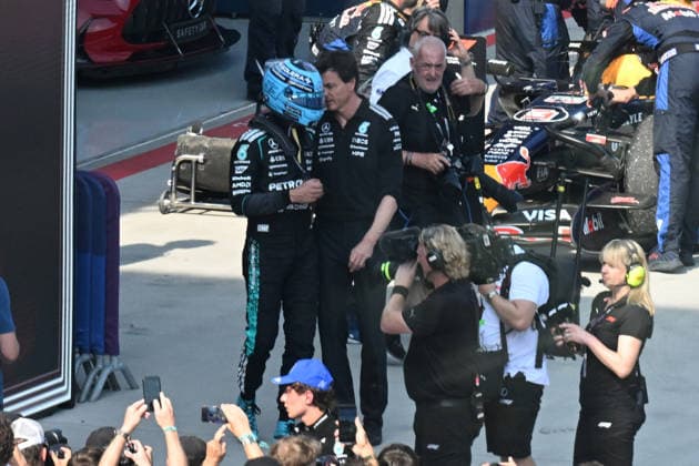 28.06.2026, xsvx, Motorsport FIA Formel 1, Grand Prix von Österreich v.l. George Russell (Mercedes AMG Petronas) Startnummer 63 Teamchef Toto Wolff (Mercedes AMG Petronas) (FIA REGULATIONS PROHIBIT ANY USE OF PHOTOGRAPHS as IMAGE SEQUENCES and or QUASI-VIDEO) Zeltweg-Spielberg *** June 28, 2026, xsvx, Motorsport FIA Formula 1, Austrian Grand Prix: George Russell, Mercedes AMG Petronas, No. 63, Team Principal Toto Wolff, Mercedes AMG Petronas. FIA REGULATIONS PROHIBIT ANY USE OF PHOTOGRAPHS AS IMAGE SEQUENCES AND OR QUASI-VIDEO. Zeltweg, Spielberg