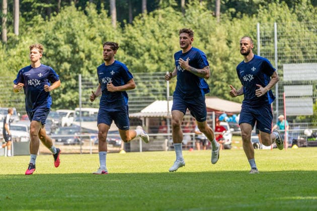 Sprinten, Laufen, Rennen von Spielern waehrend des Trainings, v.l. Noah Weisshaupt (SV Darmstadt 98, 07), Max Pfister (SV Darmstadt 98, 48), Matej Maglica (SV Darmstadt 98, 05), Aleksandar Vukotic (SV Darmstadt 98, 20), GER, Trainingsauftakt SV Darmstadt 98, Fussball, 2. Bundesliga, Saison 2026 2027, 28.06.2026, DFL REGULATIONS PROHIBIT ANY USE OF PHOTOGRAPHS AS IMAGE SEQUENCES AND OR QUASI-VIDEO, GER, Trainingsauftakt SV Darmstadt 98, Fussball, 2. Bundesliga, Saison 2026 2027, 28.06.2026 Lindenfels-Winterkasten *** Sprinting, running, and racing by players during training; from left: Noah Weisshaupt, SV Darmstadt 98, 07, Max Pfister, SV Darmstadt 98, 48, Matej Maglica, SV Darmstadt 98, 05, Aleksandar Vukotic, SV Darmstadt 98, 20, GER, Start of training for SV Darmstadt 98, soccer, 2. Bundesliga, 2026–2027 season, June 28, 2026, DFL regulations prohibit any use of photographs as image sequences and or quasi-video, GER, SV Darmstadt 98 training kickoff, soccer, 2. Bundesliga, 2026–2027 season, June 28, 2026, Lindenfels Winterkasten Copyright: xEibner-Pressefoto Jan-NiclasxGrox EP_JGG