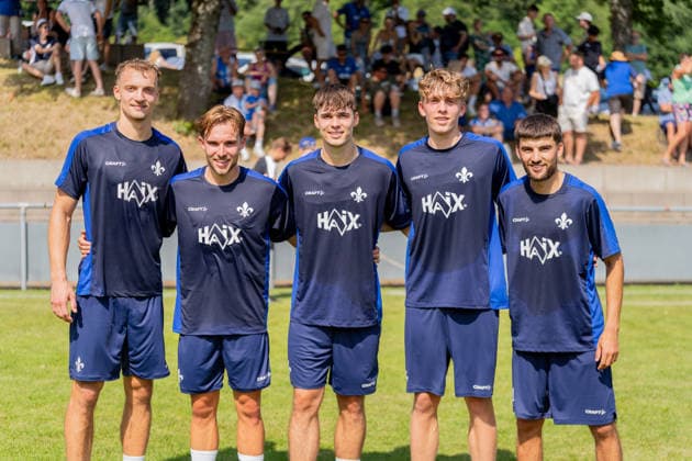 Praesentation, Symbol, Willkommen, Uebersicht, Neuzugaenge von SV Darmstadt 98 stellen sich zum Foto auf, v.l. Yannik Luehrs (SV Darmstadt 98, 49), Lars Kehl (SV Darmstadt 98, 22), Noah Weisshaupt (SV Darmstadt 98, 07), Nicolas Verkooijen (SV Darmstadt 98, 10), Ibrahim El Kadiri (SV Darmstadt 98, 11), GER, Trainingsauftakt SV Darmstadt 98, Fussball, 2. Bundesliga, Saison 2026 2027, 28.06.2026, DFL REGULATIONS PROHIBIT ANY USE OF PHOTOGRAPHS AS IMAGE SEQUENCES AND OR QUASI-VIDEO, GER, Trainingsauftakt SV Darmstadt 98, Fussball, 2. Bundesliga, Saison 2026 2027, 28.06.2026 Lindenfels-Winterkasten *** Presentation, Logo, Welcome, Overview, New signings for SV Darmstadt 98 pose for a photo, from left: Yannik Luehrs (SV Darmstadt 98, 49), Lars Kehl (SV Darmstadt 98, 22), Noah Weisshaupt (SV Darmstadt 98, 07), Nicolas Verkooijen (SV Darmstadt 98, 10), Ibrahim El Kadiri (SV Darmstadt 98, 11), GER, SV Darmstadt 98 training kickoff, soccer, 2. Bundesliga, 2026–2027 season, June 28, 2026, DFL regulations prohibit any use of photographs as image sequences and or quasi-video, GER, SV Darmstadt 98 training kickoff, soccer, 2. Bundesliga, 2026–2027 season, June 28, 2026, Lindenfels Winterkasten Copyright: xEibner-Pressefoto Jan-NiclasxGrox EP_JGG