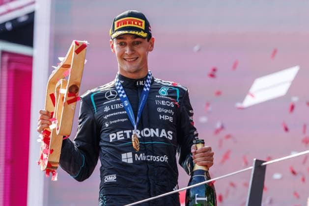 George Russell (Mercedes AMG Petronas F1 Team, 63) bejubelt seinen Sieg, Grosser Preis von Oesterreich, Motorsport, Formel 1, Saison 2026, 28.06.2026 Grosser Preis von Oesterreich, Motorsport, Formel 1, Saison 2026, 28.06.2026 Spielberg *** George Russell of the Mercedes AMG Petronas F1 Team, 63, celebrates his victory at the Austrian Grand Prix, Motorsports, Formula 1, 2026 Season, June 28, 2026 Austrian Grand Prix, Motorsports, Formula 1, 2026 Season, June 28, 2026 Spielberg Copyright: xEibner-Pressefoto AlexanderxNeisx EP_ANS