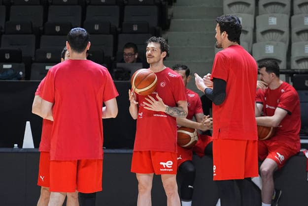 Turkish National Basketball Team training session ahead of FIBA World Cup Qualifiers ISTANBUL, TURKIYE - JUNE 28: Players of the Turkish National Men s Basketball Team are seen during a training session under the management of head coach Ergin Ataman ahead of their upcoming matches against Bosnia and Herzegovina, and Switzerland for the 2027 FIBA Basketball World Cup European Qualifiers, at Besiktas GAIN Sports Complex in Istanbul, Turkiye on June 28, 2026. The first 10 minutes of the practice session, which included passing and warm-up drills, were open to the press. Esra Bilgin Anadolu Istanbul Turkey. Editorial use only. Please get in touch for any other usage.  Copyright: x2026xAnadoluxEsraxBilginx
