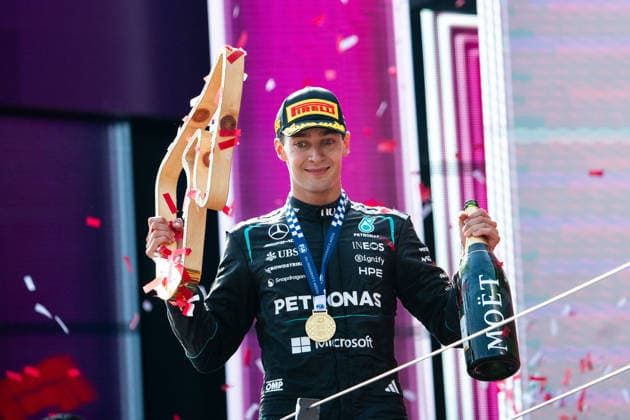 AUT, Lenovo Grand Prix von Österreich, Rennen, Formel 1 Weltmeisterschaft Saison 2026 28.06.2026, Red Bull Ring, Spielberg, AUT, Lenovo Grand Prix von Österreich, Rennen, Formel 1 Weltmeisterschaft Saison 2026, im Bild George Russell (Mercedes-AMG Petronas F1 Team, Großbritannien, 63) jubelt bei der Siegerehrung auf dem Podium über den Sieg, *** AUT, Lenovo Grand Prix of Austria, Race, 2026 Formula 1 World Championship Season, June 28, 2026, Red Bull Ring, Spielberg, AUT, Lenovo Austrian Grand Prix, Race, 2026 Formula 1 World Championship Season, Pictured: George Russell of the Mercedes AMG Petronas F1 Team, Great Britain, No. 63, celebrating his victory on the podium during the award ceremony, nordphotoxGmbHx xMemmler nph00005
