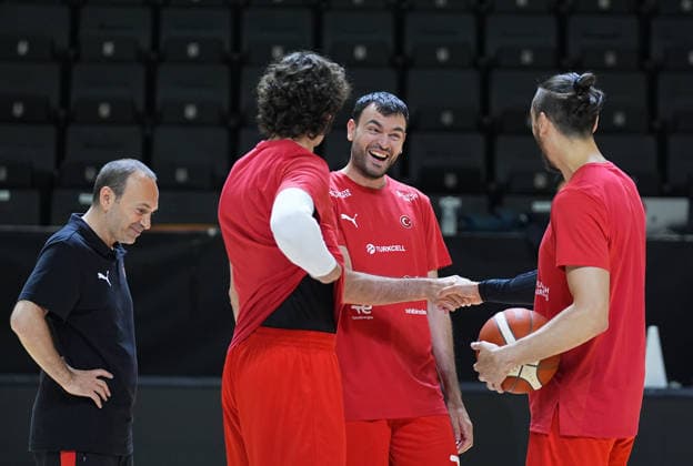 Turkish National Basketball Team training session ahead of FIBA World Cup Qualifiers ISTANBUL, TURKIYE - JUNE 28: Players of the Turkish National Men s Basketball Team are seen during a training session under the management of head coach Ergin Ataman ahead of their upcoming matches against Bosnia and Herzegovina, and Switzerland for the 2027 FIBA Basketball World Cup European Qualifiers, at Besiktas GAIN Sports Complex in Istanbul, Turkiye on June 28, 2026. The first 10 minutes of the practice session, which included passing and warm-up drills, were open to the press. Esra Bilgin Anadolu Istanbul Turkey. Editorial use only. Please get in touch for any other usage.  Copyright: x2026xAnadoluxEsraxBilginx