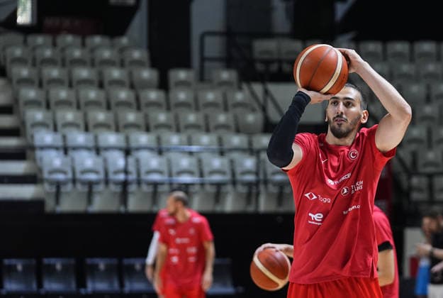 Turkish National Basketball Team training session ahead of FIBA World Cup Qualifiers ISTANBUL, TURKIYE - JUNE 28: National player Kenan Sipahi is seen during a training session of the Turkish National Men s Basketball Team under the management of head coach Ergin Ataman ahead of their upcoming matches against Bosnia and Herzegovina, and Switzerland for the 2027 FIBA Basketball World Cup European Qualifiers, at Besiktas GAIN Sports Complex in Istanbul, Turkiye on June 28, 2026. The first 10 minutes of the practice session, which included passing and warm-up drills, were open to the press. Esra Bilgin Anadolu Istanbul Turkey. Editorial use only. Please get in touch for any other usage.  Copyright: x2026xAnadoluxEsraxBilginx