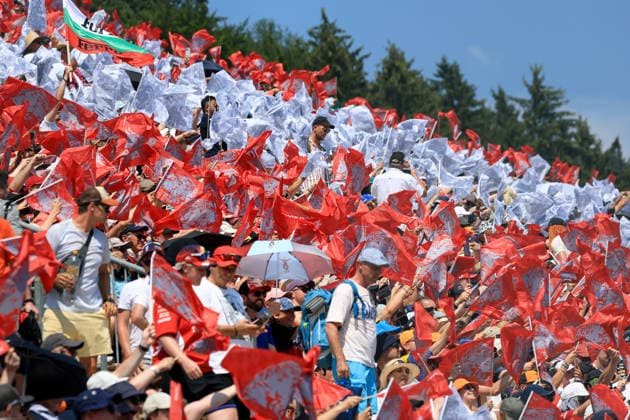 MOTORSPORTS, FORMULA 1 - GP of Austria 2026 SPIELBERG,AUSTRIA,28.JUN.26 - MOTORSPORTS, FORMULA 1 - Grand Prix of Austria, Red Bull Ring. Image shows fans with flags.  GEPAxpictures xMarioxBuehner-Weinrauch