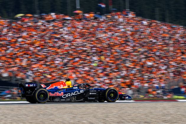 Max Verstappen (Oracle Red Bull Racing, Niederlande, 03) im RB22, dahinter niederländische Fans auf der Tribüne AUT, Formel 1 Weltmeisterschaft, Grand Prix von Österreich, Red Bull Ring Spielberg, Rennen, Saison 2026, 28.06.2026 AUT, Formel 1 Weltmeisterschaft, Grand Prix von Österreich, Red Bull Ring Spielberg, Rennen, Saison 2026, 28.06.2026 Spielberg *** Max Verstappen, Oracle Red Bull Racing, Netherlands, No. 03 in the RB22, with Dutch fans in the stands behind him; AUT, Formula 1 World Championship, Austrian Grand Prix, Red Bull Ring Spielberg, Race, 2026 Season, June 28, 2026, Austria, Formula 1 World Championship, Austrian Grand Prix, Red Bull Ring, Spielberg, Race, 2026 Season, June 28, 2026, Spielberg Copyright: xEibner-Pressefoto Memmlerx EP_MMR