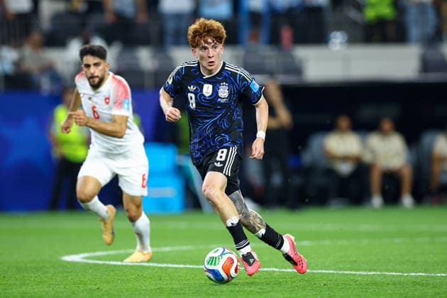 ARLINGTON, TX - JUNE 27: Argentina midfielder Valentin Barco ( 8) dribbles up field during the FIFA World Cup, WM, Weltmeisterschaft, Fussball 2026 Group J match between Argentina and Jordan on June 27, 2026, at Dallas Stadium in Arlington, TX. (Photo by Matthew Visinsky Icon Sportswire) SOCCER: JUN 27 FIFA World Cup 26 Group J - Jordan vs Argentina EDITORIAL USE ONLY Icon260627007