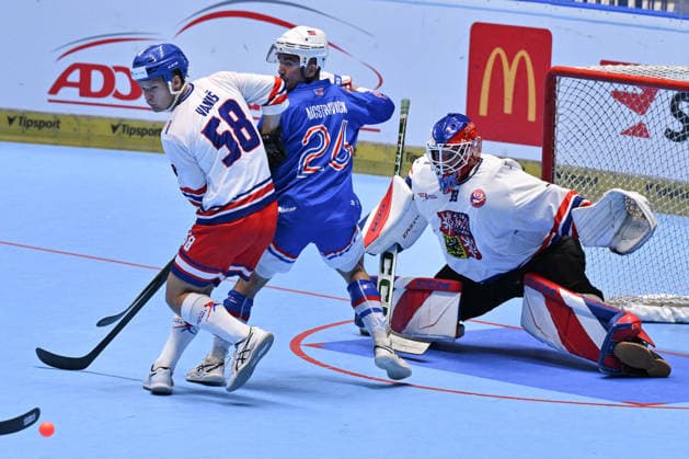 L-R Daniel Vanis (CZE), Connor McStravick (USA) and goalkeeper Vojtech Mokry (CZE) in action during the Men s World Ball Hockey Championship Final: Czech Republic vs. USA, Ostravar Arena, Ostrava, June 28, 2026. (CTKxPhoto JaroslavxOzana) CTKPhotoP2026062804994  CTKPhotoP2026062804994