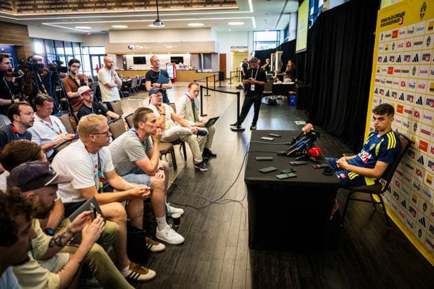 260628 Yasin Ayari of the Swedish men s national football team in the mixed zone after a training session during day 18 of the FIFA World Cup, WM, Weltmeisterschaft, Fussball 2026 on June 28, 2026 in Dallas. Photo: Petter Arvidson BILDBYRAN kod PA PA1264 fotboll football soccer fotball vm fotbolls-vm fotball-vm fotbolls-vm 2026 fifa world cup 2026 mixed zone sverige sweden sverige a day 18 bbeng *** June 28, 2026: Yasin Ayari of the Swedish men’s national soccer team in the mixed zone after a training session on Day 18 of the 2026 FIFA World Cup on June 28, 2026 in Dallas. Photo by Petter Arvidson, BILDBYRAN. Code: PA PA1264. soccer, football, soccer World Cup, 2026 FIFA World Cup, mixed zone, Sweden, Sweden A, Day 18 bbeng  Copyright: PETTERxARVIDSON BB260628PA079