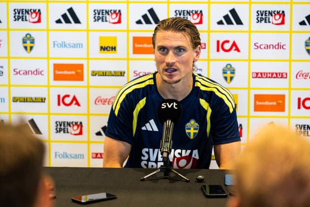 260628 Carl Starfelt of the Swedish men s national football team in the mixed zone after a training session during day 18 of the FIFA World Cup, WM, Weltmeisterschaft, Fussball 2026 on June 28, 2026 in Dallas. Photo: Petter Arvidson BILDBYRAN kod PA PA1264 fotboll football soccer fotball vm fotbolls-vm fotball-vm fotbolls-vm 2026 fifa world cup 2026 mixed zone sverige sweden sverige a day 18 bbeng *** June 28, 2026: Carl Starfelt of the Swedish men’s national soccer team in the mixed zone after a training session on Day 18 of the 2026 FIFA World Cup on June 28, 2026 in Dallas. Photo by Petter Arvidson, BILDBYRAN. Code: PA PA1264. soccer, football, fotball, World Cup, FIFA World Cup 2026, mixed zone, Sweden, Sweden A, Day 18 bbeng  Copyright: PETTERxARVIDSON BB260628PA083