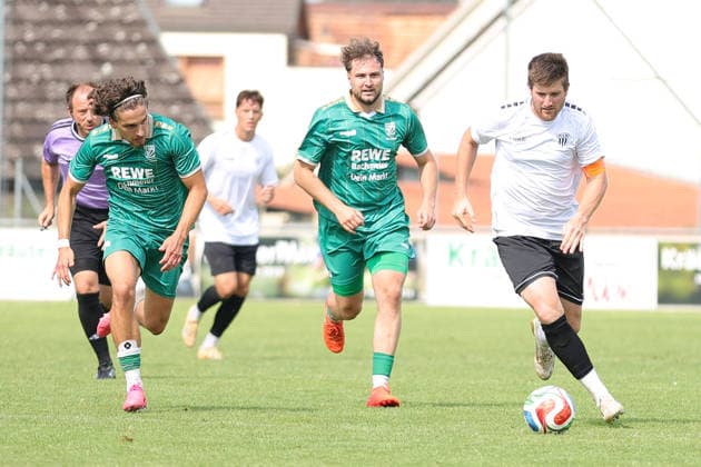 28.06.2026, Fußball, Testspiel, Saison 2026 2027: TSV Abtswind - FC Schweinfurt 05 rechts: Kevin Fery (FC Schweinfurt 05, 15) mit Ball Abtswind Kräuter Mix Arena Bayern Unterfranken Deutschland *** June 28, 2026, Soccer, Friendly Match, 2026–2027 Season, TSV Abtswind vs. FC Schweinfurt 05; Kevin Fery (FC Schweinfurt 05) on the right, No. 15 with the ball; Abtswind Kräuter Mix Arena, Bavaria, Lower Franconia, Germany