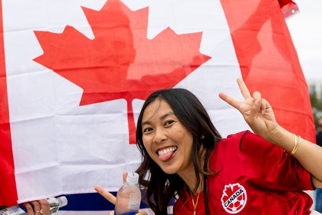 June 28, 2026, Los Angeles, California, USA: Fans arrive before the FIFA World Cup, WM, Weltmeisterschaft, Fussball Round of 32 soccer match between Canada and South Africa at SoFi Stadium in Inglewood, Calif., Sunday, June 28, 2026. Los Angeles USA - ZUMAc68_ 20260628_zaf_c68_001 Copyright: xRingoxChiux