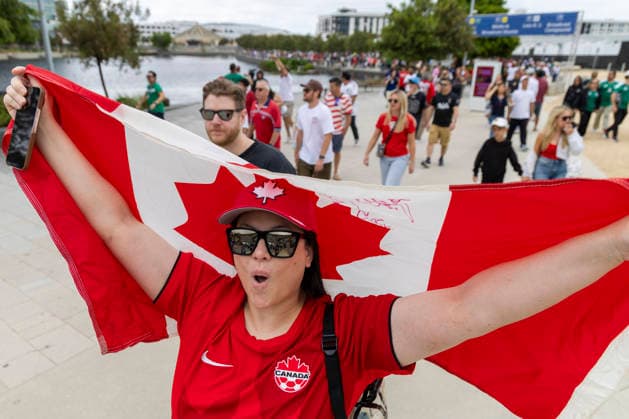 June 28, 2026, Los Angeles, California, USA: Fans arrive before the FIFA World Cup, WM, Weltmeisterschaft, Fussball Round of 32 soccer match between Canada and South Africa at SoFi Stadium in Inglewood, Calif., Sunday, June 28, 2026. Los Angeles USA - ZUMAc68_ 20260628_zaf_c68_007 Copyright: xRingoxChiux