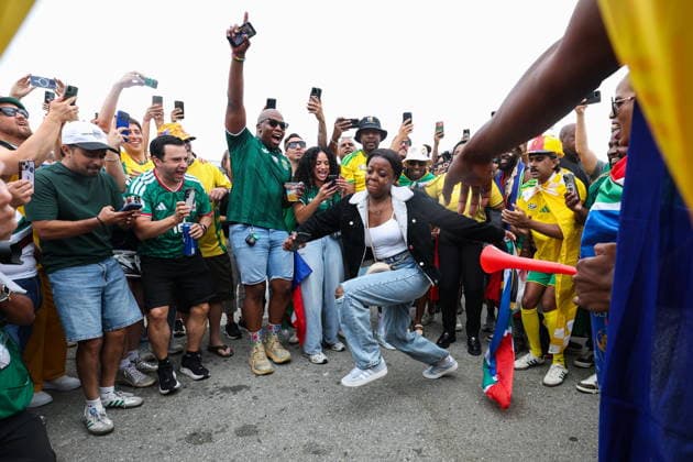 FIFA World Cup, WM, Weltmeisterschaft, Fussball 2026 Round of 32 - South Africa vs Canada - Fan Features FIFA World Cup 2026 - Round of 32 - South Africa vs Canada South Africa fans rally outside Los Angeles Stadium prior to the FIFA World Cup 2026 Round of 32 match between South Africa and Canada in Los Angeles, California, USA, 28 June 2026. South Africa fans cheer outside the stadium ahead of the FIFA World Cup 2026 Round of 32 match South Africa against Canada, in Los Angeles, USA, 28 June 2026. LOS ANGELES LOS ANGELES CALIFORNIA CALIFORNIA UNITED STATES United States  Copyright: xCHRISTOPERxTORRESx