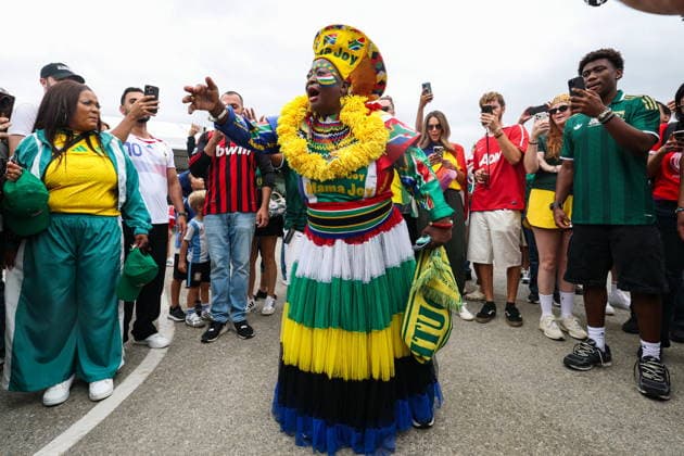 FIFA World Cup, WM, Weltmeisterschaft, Fussball 2026 Round of 32 - South Africa vs Canada - Fan Features FIFA World Cup 2026 - Round of 32 - South Africa vs Canada South Africa fans rally outside Los Angeles Stadium prior to the FIFA World Cup 2026 Round of 32 match between South Africa and Canada in Los Angeles, California, USA, 28 June 2026. South Africa fans cheer outside the stadium ahead of the FIFA World Cup 2026 Round of 32 match South Africa against Canada, in Los Angeles, USA, 28 June 2026. LOS ANGELES LOS ANGELES CALIFORNIA CALIFORNIA UNITED STATES United States  Copyright: xCHRISTOPERxTORRESx