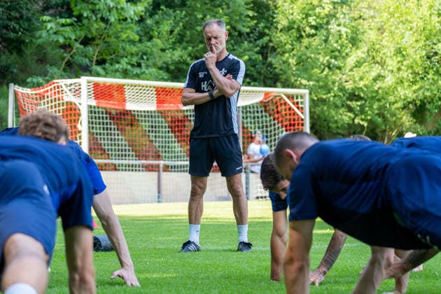 Freisteller Darius Scholtysik (SV Darmstadt 98, Co-Trainer) beobachtet die Spieler bei einer Uebung, GER, Trainingsauftakt SV Darmstadt 98, Fussball, 2. Bundesliga, Saison 2026 2027, 28.06.2026, DFL REGULATIONS PROHIBIT ANY USE OF PHOTOGRAPHS AS IMAGE SEQUENCES AND OR QUASI-VIDEO, GER, Trainingsauftakt SV Darmstadt 98, Fussball, 2. Bundesliga, Saison 2026 2027, 28.06.2026 Lindenfels-Winterkasten *** Close-up of Darius Scholtysik of SV Darmstadt 98, assistant coach observing the players during a drill, GER, SV Darmstadt 98 training kickoff, soccer, 2. Bundesliga, 2026–2027 season, June 28, 2026, DFL regulations prohibit any use of photographs as image sequences and or quasi-video, GER, SV Darmstadt 98 training kickoff, soccer, 2. Bundesliga, 2026–2027 season, June 28, 2026, Lindenfels Winterkasten Copyright: xEibner-Pressefoto Jan-NiclasxGrox EP_JGG