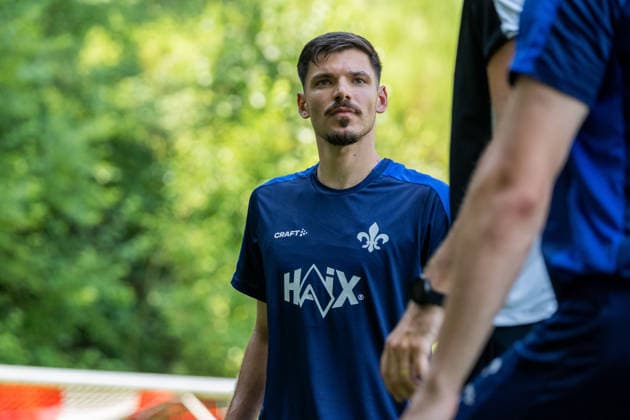 Freisteller, Portrait Raoul Petretta (SV Darmstadt 98, 18), GER, Trainingsauftakt SV Darmstadt 98, Fussball, 2. Bundesliga, Saison 2026 2027, 28.06.2026, DFL REGULATIONS PROHIBIT ANY USE OF PHOTOGRAPHS AS IMAGE SEQUENCES AND OR QUASI-VIDEO, GER, Trainingsauftakt SV Darmstadt 98, Fussball, 2. Bundesliga, Saison 2026 2027, 28.06.2026 Lindenfels-Winterkasten *** Crop, Portrait of Raoul Petretta, SV Darmstadt 98, 18, GER, SV Darmstadt 98 Training Kickoff, Soccer, 2. Bundesliga, 2026–2027 Season, June 28, 2026, DFL regulations prohibit any use of photographs as image sequences and or quasi-video, GER, SV Darmstadt 98 training kickoff, soccer, 2. Bundesliga, 2026–2027 season, June 28, 2026, Lindenfels Winterkasten Copyright: xEibner-Pressefoto Jan-NiclasxGrox EP_JGG