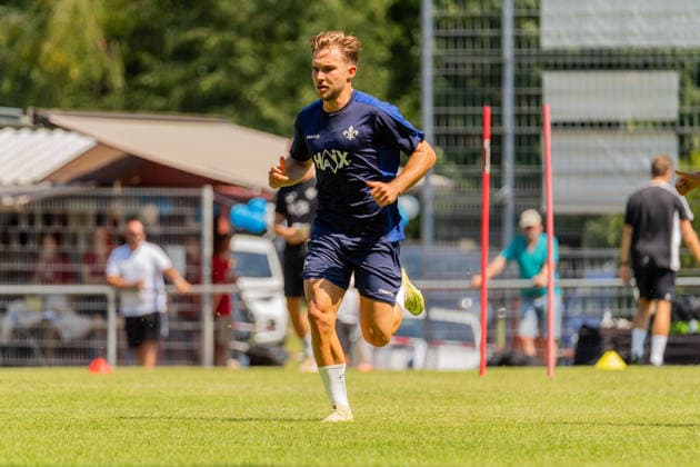 Freisteller, Rennen, Sprinten, Laufen, v.l. Lars Kehl (SV Darmstadt 98, 22), GER, Trainingsauftakt SV Darmstadt 98, Fussball, 2. Bundesliga, Saison 2026 2027, 28.06.2026, DFL REGULATIONS PROHIBIT ANY USE OF PHOTOGRAPHS AS IMAGE SEQUENCES AND OR QUASI-VIDEO, GER, Trainingsauftakt SV Darmstadt 98, Fussball, 2. Bundesliga, Saison 2026 2027, 28.06.2026 Lindenfels-Winterkasten *** Cutout, Race, Sprint, Running, from left: Lars Kehl, SV Darmstadt 98, 22, GER, SV Darmstadt 98 Training Kickoff, Soccer, 2. Bundesliga, 2026–2027 Season, June 28, 2026, DFL regulations prohibit any use of photographs as image sequences and or quasi-video, GER, SV Darmstadt 98 training kickoff, soccer, 2. Bundesliga, 2026–2027 season, June 28, 2026, Lindenfels Winterkasten Copyright: xEibner-Pressefoto Jan-NiclasxGrox EP_JGG
