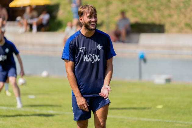 Freisteller, Portrait, Emotion, Lachen, Freude Killian Corredor (SV Darmstadt 98, 34) waehrend einer Uebung, GER, Trainingsauftakt SV Darmstadt 98, Fussball, 2. Bundesliga, Saison 2026 2027, 28.06.2026, DFL REGULATIONS PROHIBIT ANY USE OF PHOTOGRAPHS AS IMAGE SEQUENCES AND OR QUASI-VIDEO, GER, Trainingsauftakt SV Darmstadt 98, Fussball, 2. Bundesliga, Saison 2026 2027, 28.06.2026 Lindenfels-Winterkasten *** Cutout, Portrait, Emotion, Laughter, Joy Killian Corredor SV Darmstadt 98, 34, during a drill, GER, SV Darmstadt 98 training kickoff, Soccer, 2. Bundesliga, 2026–2027 season, June 28, 2026, DFL regulations prohibit any use of photographs as image sequences and or quasi-video, GER, SV Darmstadt 98 training kickoff, soccer, 2. Bundesliga, 2026–2027 season, June 28, 2026, Lindenfels Winterkasten Copyright: xEibner-Pressefoto Jan-NiclasxGrox EP_JGG