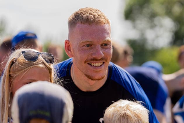 Freisteller, Portrait Kai Klefisch (SV Darmstadt 98, 17) macht Fotos mit Fans nach dem Training, GER, Trainingsauftakt SV Darmstadt 98, Fussball, 2. Bundesliga, Saison 2026 2027, 28.06.2026, DFL REGULATIONS PROHIBIT ANY USE OF PHOTOGRAPHS AS IMAGE SEQUENCES AND OR QUASI-VIDEO, GER, Trainingsauftakt SV Darmstadt 98, Fussball, 2. Bundesliga, Saison 2026 2027, 28.06.2026 Lindenfels-Winterkasten *** Close-up, Portrait of Kai Klefisch of SV Darmstadt 98, age 17, taking photos with fans after practice, GER, SV Darmstadt 98 Season Kickoff, Soccer, 2. Bundesliga, 2026–2027 Season, June 28, 2026, DFL regulations prohibit any use of photographs as image sequences and or quasi-video, GER, SV Darmstadt 98 training kickoff, soccer, 2. Bundesliga, 2026–2027 season, June 28, 2026, Lindenfels Winterkasten Copyright: xEibner-Pressefoto Jan-NiclasxGrox EP_JGG