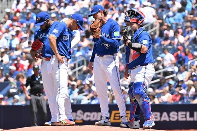 June 28, 2026, Toronto, On, Canada: Toronto Blue Jays Vladimir Guerrero Jr., left to right, Andres Gimenez starting pitcher Shane Bieber and catcher Alejandro Kirk huddle on the mound during first inning MLB, Baseball Herren, USA baseball action against the Texas Rangers in Toronto on Sunday June 28, 2026. Canada News - June 28, 2026  - ZUMAc35_ 20260628_zaf_c35_004 Copyright: xJonxBlackerx