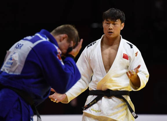 (260628) -- QINGDAO, June 28, 2026 -- Huang Fuchun (R) of China reacts during the men s -100kg bronze medal match against Iosif Simin of Israel at the IJF World Judo Tour Qingdao Grand Prix 2026 in Qingdao, east China s Shandong Province, June 28, 2026. ) (SP)CHINA-QINGDAO-JUDO-GRAND PRIX 2026(CN) LixZiheng 