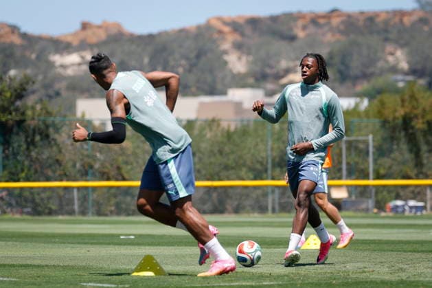 FIFA World Cup, WM, Weltmeisterschaft, Fussball 2026 - Switzerland training session Switzerland s Johan Manzambi, right, and Manuel Akanji warm up during a training session of the Swiss national soccer team at the SDJA in San Diego, California, USA, 28 June 2026. San Diego United States  Copyright: xPETERxKLAUNZERx