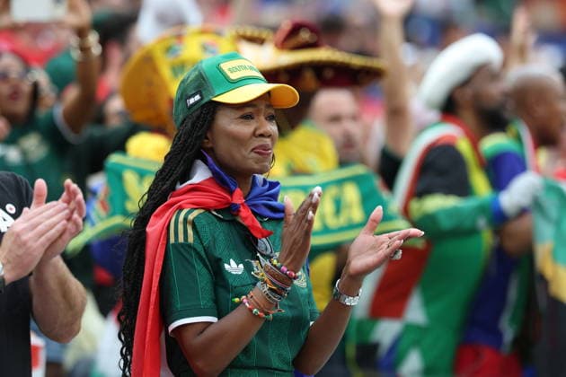 FIFA World Cup, WM, Weltmeisterschaft, Fussball 2026 - Round of 32 - South Africa vs Canada FIFA World Cup 2026 - Round of 32 - South Africa vs Canada in action during the FIFA World Cup 2026 Round of 32 match South Africa against Canada, in Los Angeles, USA, 28 June 2026. Supporters of South Africa cheer prior the FIFA World Cup 2026 Round of 32 match South Africa against Canada, in Los Angeles, USA, 28 June 2026. LOS ANGELES LOS ANGELES United States United States  Copyright: xCHRISTOPERxTORRESx