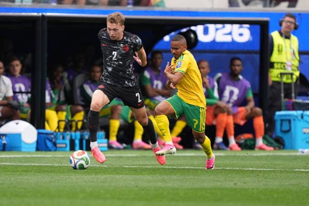 South Africa v Canada - FIFA World Cup, WM, Weltmeisterschaft, Fussball 2026 - Round of 32 INGLEWOOD, CALIFORNIA - JUNE 28: Alistair Johnston (2) of Canada in action against Oswin Appollis (7) of South Africa during the 2026 FIFA World Cup Round of 32 match between South Africa and Canada at Los Angeles Stadium (SoFi Stadium) in Inglewood, California, United States on June 28, 2026. Tayfun Coskun Anadolu California United States. Editorial use only. Please get in touch for any other usage.  Copyright: x2026xAnadoluxTayfunxCoskunx