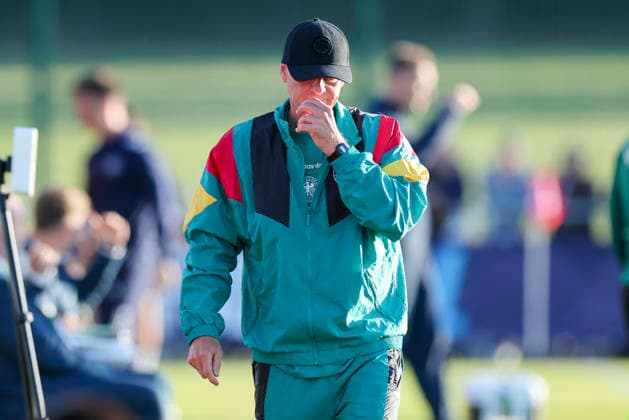 Trainer Christian Woerns (Germany) schaut enttaeuscht, UEFA European Under-19 Championship 2026 Group A, Germany v Denmark, Central Park Stadium am 28. June 2026 in Denbigh, Vereinigtes Königreich. (Foto von Marco Steinbrenner DeFodi Images) Trainer Christian Woerns (Germany) looks dejected, UEFA European Under-19 Championship 2026 Group A, Germany v Denmark, Central Park Stadium, June 28, 2026 in Denbigh, United Kingdom. (Photo by Marco Steinbrenner DeFodi Images) - *** Coach Christian Woerns of Germany looks disappointed, 2026 UEFA European Under-19 Championship Group A, Germany vs. Denmark, Central Park Stadium on June 28, 2026, in Denbigh, United Kingdom. Photo by Marco Steinbrenner, DeFodi Images. Coach Christian Woerns of Germany looks dejected, UEFA European Under-19 Championship 2026, Group A, Germany vs. Denmark, Central Park Stadium, June 28, 2026, in Denbigh, United Kingdom. Photo by Marco Steinbrenner, DeFodi Images