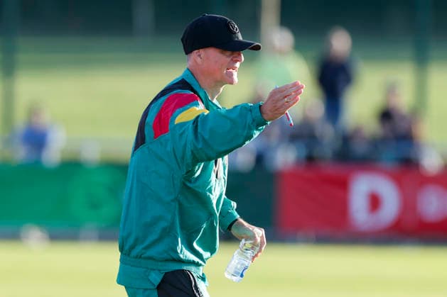 Trainer Christian Woerns (Germany) gestikuliert, UEFA European Under-19 Championship 2026 Group A, Germany v Denmark, Central Park Stadium am 28. June 2026 in Denbigh, Vereinigtes Königreich. (Foto von Marco Steinbrenner DeFodi Images) Trainer Christian Woerns (Germany) gestures, UEFA European Under-19 Championship 2026 Group A, Germany v Denmark, Central Park Stadium, June 28, 2026 in Denbigh, United Kingdom. (Photo by Marco Steinbrenner DeFodi Images) - *** Coach Christian Woerns of Germany gestures, 2026 UEFA European Under-19 Championship Group A, Germany vs. Denmark, Central Park Stadium on June 28, 2026, in Denbigh, United Kingdom. Photo by Marco Steinbrenner, DeFodi Images. Coach Christian Woerns of Germany gestures during the 2026 UEFA European Under-19 Championship, Group A, Germany vs. Denmark, Central Park Stadium, June 28, 2026, in Denbigh, United Kingdom. Photo by Marco Steinbrenner, DeFodi Images