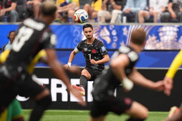FIFA World Cup, WM, Weltmeisterschaft, Fussball 2026 - Round of 32 - South Africa vs Canada Stephen Eustaquio of Canada takes a free-kick during the FIFA World Cup 2026 Round of 32 match South Africa against Canada, in Los Angeles, USA, 28 June 2026. LOS ANGELES United States  Copyright: xSCOTTxSTRAZZANTEx