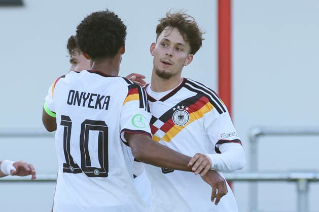 Otto Stange (Germany) bejubelt seinen Treffer zum 3:0 mit Francis Onyeka (Germany), UEFA European Under-19 Championship 2026 Group A, Germany v Denmark, Central Park Stadium am 28. June 2026 in Denbigh, Vereinigtes Königreich. (Foto von Marco Steinbrenner DeFodi Images) Otto Stange (Germany) celebrates after scoring his teams third Goal with Francis Onyeka (Germany), UEFA European Under-19 Championship 2026 Group A, Germany v Denmark, Central Park Stadium, June 28, 2026 in Denbigh, United Kingdom. (Photo by Marco Steinbrenner DeFodi Images) - *** Otto Stange (Germany) celebrates his goal to make it 3–0 with Francis Onyeka (Germany), 2026 UEFA European Under-19 Championship, Group A, Germany vs. Denmark, Central Park Stadium on June 28, 2026, in Denbigh, United Kingdom. Photo by Marco Steinbrenner, DeFodi Images. Otto Stange (Germany) celebrates after scoring his team’s third goal with Francis Onyeka (Germany), UEFA European Under-19 Championship 2026, Group A, Germany vs. Denmark, Central Park Stadium, June 28, 2026, in Denbigh, United Kingdom. Photo by Marco Steinbrenner, DeFodi Images