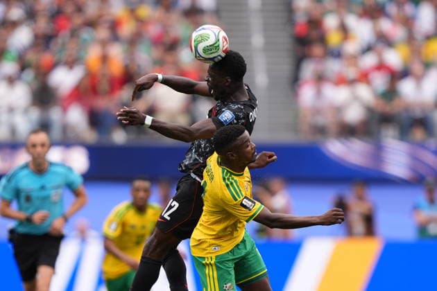 South Africa v Canada - FIFA World Cup, WM, Weltmeisterschaft, Fussball 2026 - Round of 32 INGLEWOOD, CALIFORNIA - JUNE 28: Tani Oluwaseyi (12) of Canada in action against Teboho Mokoena (4) of South Africa during the 2026 FIFA World Cup Round of 32 match between South Africa and Canada at Los Angeles Stadium (SoFi Stadium) in Inglewood, California, United States on June 28, 2026. Tayfun Coskun Anadolu California United States. Editorial use only. Please get in touch for any other usage.  Copyright: x2026xAnadoluxTayfunxCoskunx