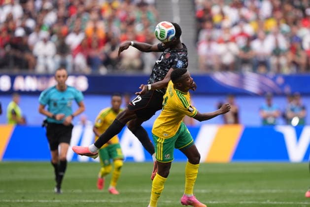 South Africa v Canada - FIFA World Cup, WM, Weltmeisterschaft, Fussball 2026 - Round of 32 INGLEWOOD, CALIFORNIA - JUNE 28: Tani Oluwaseyi (12) of Canada in action against Teboho Mokoena (4) of South Africa during the 2026 FIFA World Cup Round of 32 match between South Africa and Canada at Los Angeles Stadium (SoFi Stadium) in Inglewood, California, United States on June 28, 2026. Tayfun Coskun Anadolu California United States. Editorial use only. Please get in touch for any other usage.  Copyright: x2026xAnadoluxTayfunxCoskunx