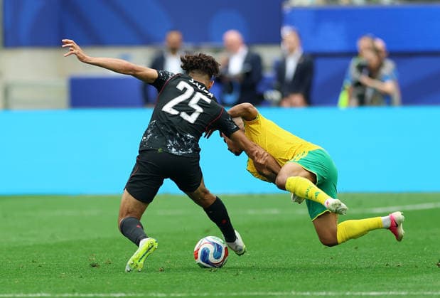 (260629) -- LOS ANGELES, June 29, 2026 -- Nathan Saliba (L) of Canada competes during the round of 32 match between Canada and South Africa at the 2026 FIFA World Cup, WM, Weltmeisterschaft, Fussball at Los Angeles Stadium in Los Angeles, the United States, June 28, 2026. ) (SP)U.S.-LOS ANGELES-FOOTBALL-FIFA WORLD CUP-ROUND OF 32-CAN VS RSA BaixXuefei 
