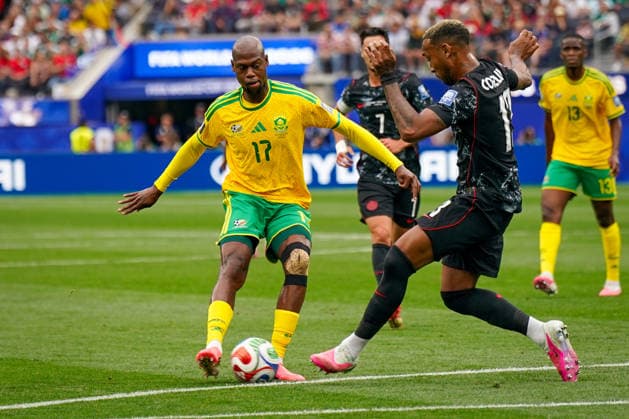 USA: Fußball FIFA World Cup, WM, Weltmeisterschaft, Fussball 2026, Sechzehntelfinale, Round of 32, Südafrika vs Kanada, South Africa vs Canada, SoFi Stadium (Inglewood, Los Angeles County, Kalifornien): Evidence Makgopa (Südafrika 17) am Ball *** USA Soccer FIFA World Cup 2026, Round of 32, South Africa vs. Canada, SoFi Stadium, Inglewood, Los Angeles County, California. Evidence Makgopa (South Africa) No. 17 in possession of the ball Copyright: xJOERANxSTEINSIEKx