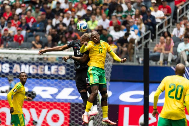 June 28, 2026, Los Angeles, California, USA: CanadaÃ¢â‚¬â ¢s Derek Cornelius (13) and South Africa s Evidence Makgopa (17) vie for the ball during the FIFA World Cup, WM, Weltmeisterschaft, Fussball Round of 32 soccer match at SoFi Stadium in Inglewood, Calif., Sunday, June 28, 2026. World Cup 2026: Canada Vs South Africa  - ZUMAc68_ 20260628_zaf_c68_024 Copyright: xRingoxChiux