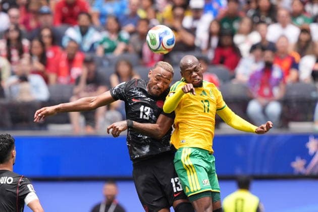 South Africa v Canada - FIFA World Cup, WM, Weltmeisterschaft, Fussball 2026 - Round of 32 INGLEWOOD, CALIFORNIA - JUNE 28: Evidence Makgopa (R) of South Africa in action against Derek Cornelius (13) of Canada during the 2026 FIFA World Cup Round of 32 match between South Africa and Canada at Los Angeles Stadium (SoFi Stadium) in Inglewood, California, United States on June 28, 2026. Tayfun Coskun Anadolu California United States. Editorial use only. Please get in touch for any other usage.  Copyright: x2026xAnadoluxTayfunxCoskunx