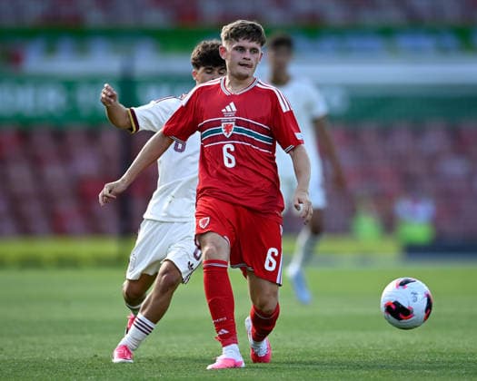 Football - 2026 UEFA European Under-19 Championship (U19 Euros) - Group A: Wales vs. Spain - SToK Cae Ras (Racecourse Ground) - Sunday 28th June 2026 Wales midfielder Makenzie Bradbury in action COLORSPORT BARRY MITCHELL 