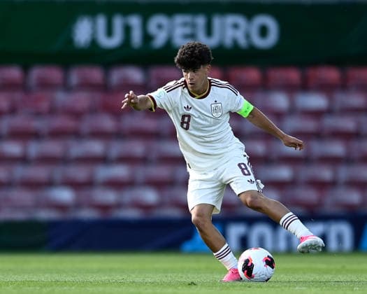 Football - 2026 UEFA European Under-19 Championship (U19 Euros) - Group A: Wales vs. Spain - SToK Cae Ras (Racecourse Ground) - Sunday 28th June 2026 Spain captain Quim Junyent on the ball COLORSPORT BARRY MITCHELL 