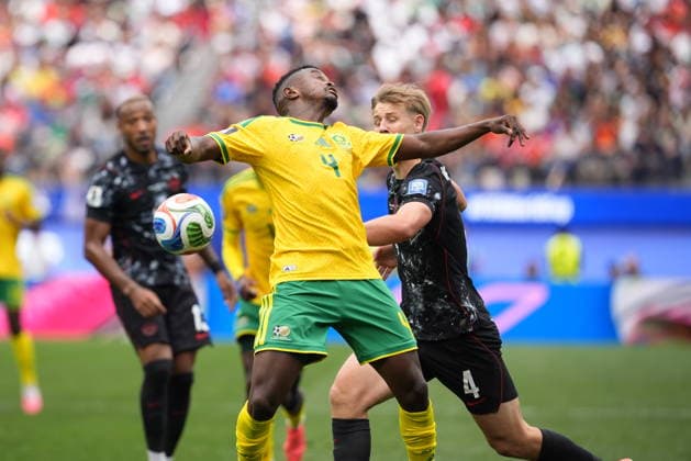South Africa v Canada - FIFA World Cup, WM, Weltmeisterschaft, Fussball 2026 - Round of 32 INGLEWOOD, CALIFORNIA - JUNE 28: Teboho Mokoena (L) of South Africa in action against Luc De Fougerolles of Canada during the 2026 FIFA World Cup Round of 32 match between South Africa and Canada at Los Angeles Stadium (SoFi Stadium) in Inglewood, California, United States on June 28, 2026. Tayfun Coskun Anadolu California United States. Editorial use only. Please get in touch for any other usage.  Copyright: x2026xAnadoluxTayfunxCoskunx