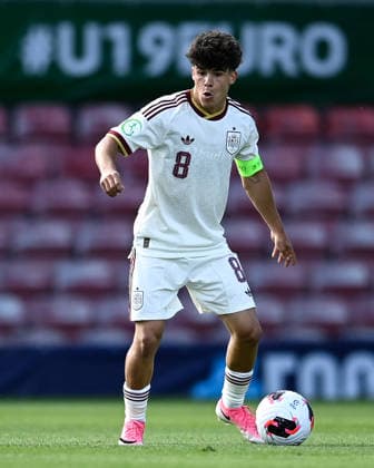 Football - 2026 UEFA European Under-19 Championship (U19 Euros) - Group A: Wales vs. Spain - SToK Cae Ras (Racecourse Ground) - Sunday 28th June 2026 Spain captain Quim Junyent on the ball COLORSPORT BARRY MITCHELL 